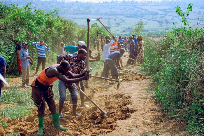 Hahanzwe umuhanda uhuza utugari twa Karama na Musenyi