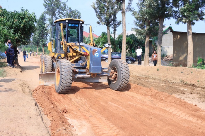 Hanifashishijwe imodoka yagenewe gukora imihanda