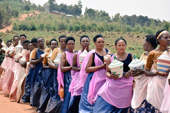 Abagore biyemeje gukomeza ibikorwa bifasha bagenzi babo batishoboye