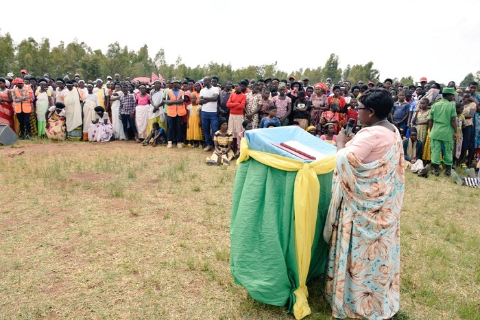 Guverineri Nyirarugero yatanze impanuro zinyuranye