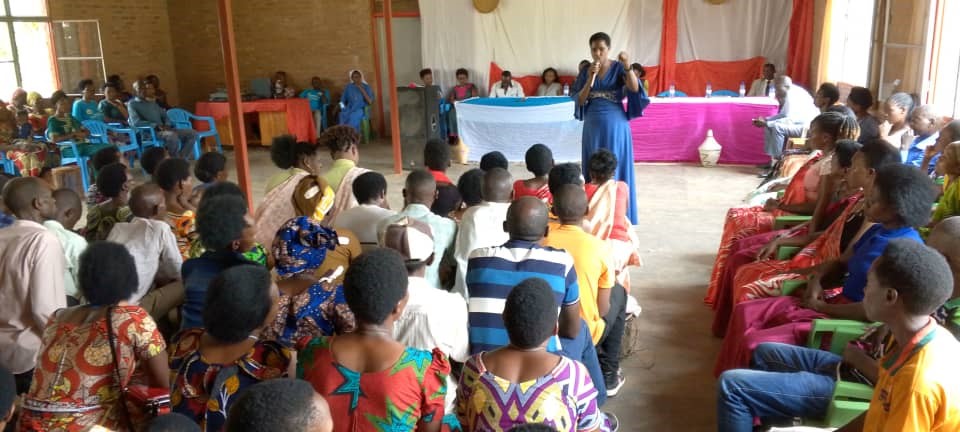 Nyuma yo kuganirizwa ku isanamitima, bahurizwa hamwe bagahabwa impanuro zizakomeza kubafasha