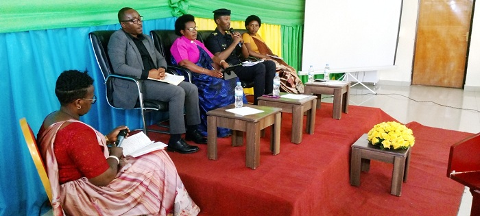 Hanabayeho ibiganiro ku byateza imbere abagore