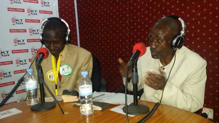 Ferdinand Rutikanga n'impanga ye yitwa Ndagijimana Sylvain ubwo bari muri Studios za KT Radio muri 2018