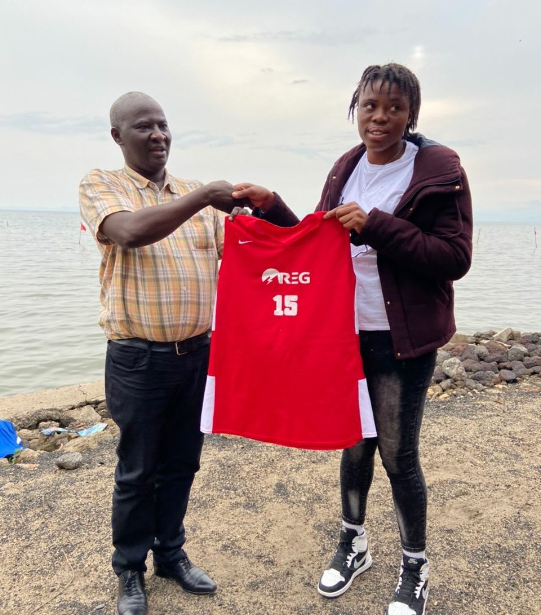 FEZA EBENGO ni undi mukinnyi wasinyishijwe n'ikipe y'abagore ya REG 