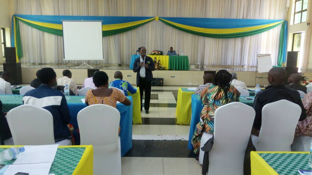 Fidele Ndayisaba yabijeje ubufatanye no kubashakira ibikenewe kugira ngo babashe kwesa imihigo