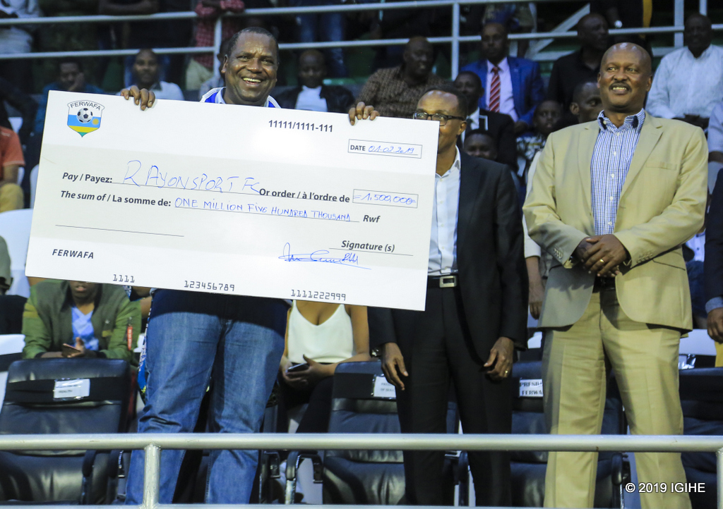 Rayon Sports ishyikirizwa Sheki ya 1,500,000 Frws