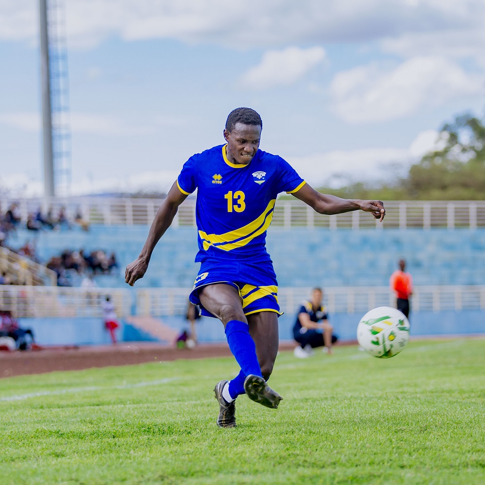 Fitina Omborenga yari yabanje mu kibuga inyuma ku ruhande rw'iburyo