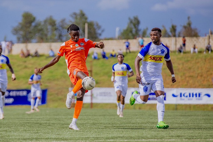 Akuki Djibrine ufite umupira ni we watanze umupira wavuyemo igitego