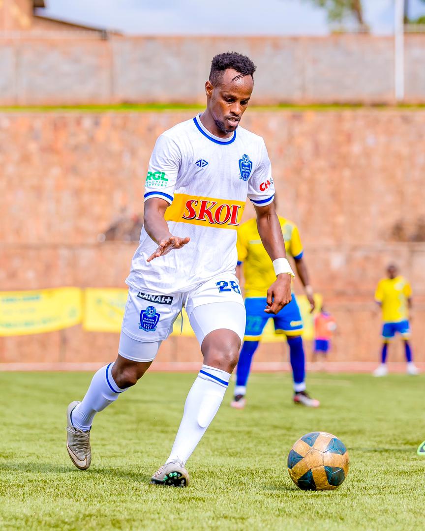 Kalisa Rashid watanze umupira wavuyemo igitego kimwe rukumbi cya Rayon Sports 