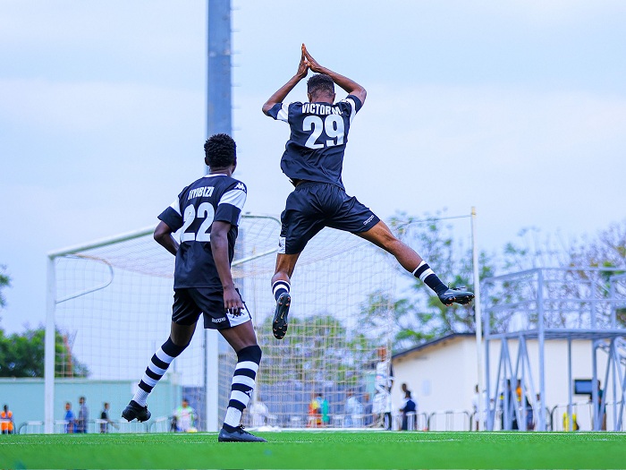 Victor Mbaoma yatsinze ibitego bitatu byose bya APR FC