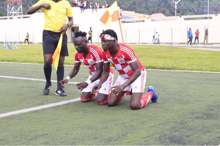 Niyonsenga Ibrahim (ibumoso) na Moro Ismaila nibo batsinze ibitego bya Etincelles FC