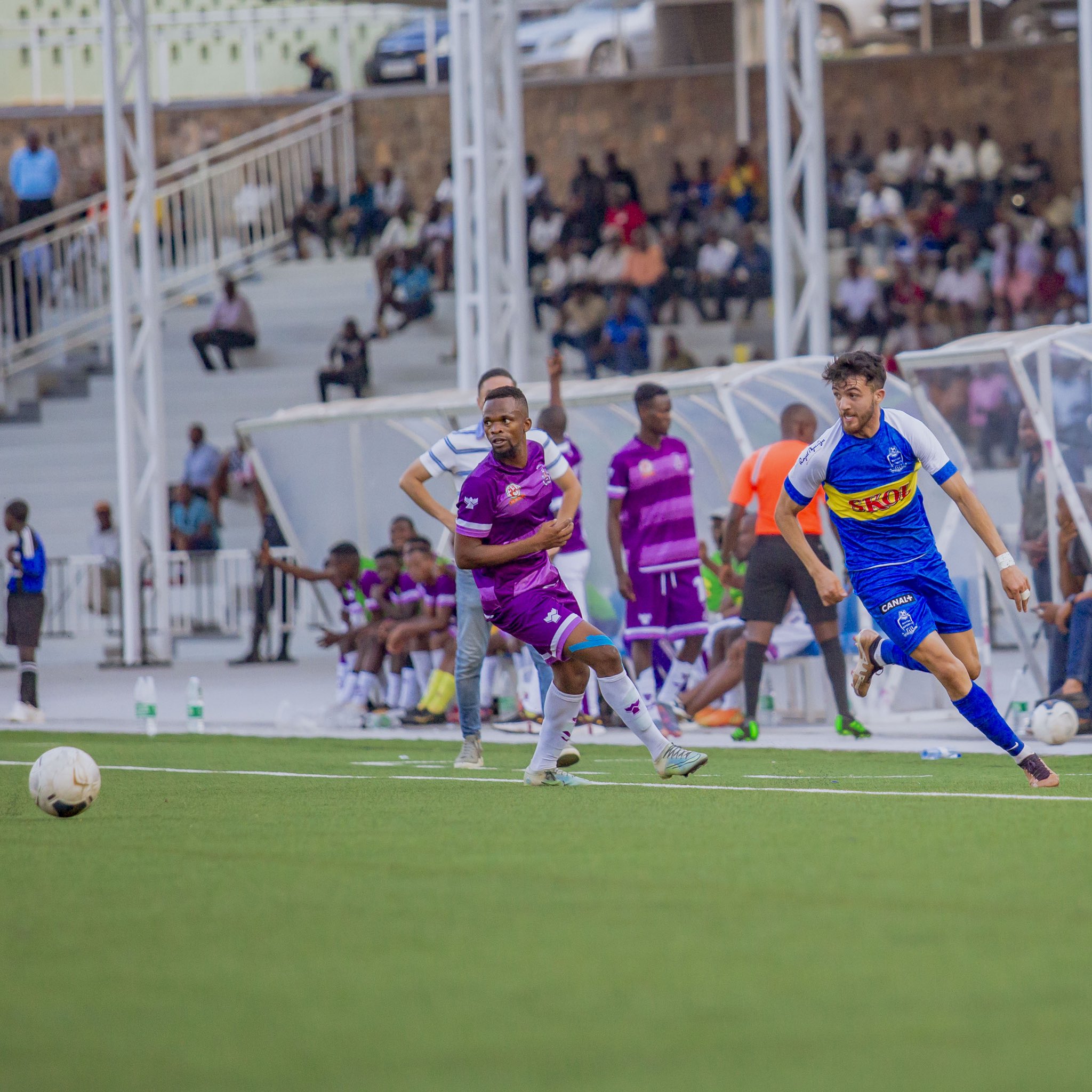 Nyuma y'umukino Youssef yasuhuje abakinnyi bose ba Vital'O kugeza ku basimbura maze nabo bamusaba kwifotozanya na we