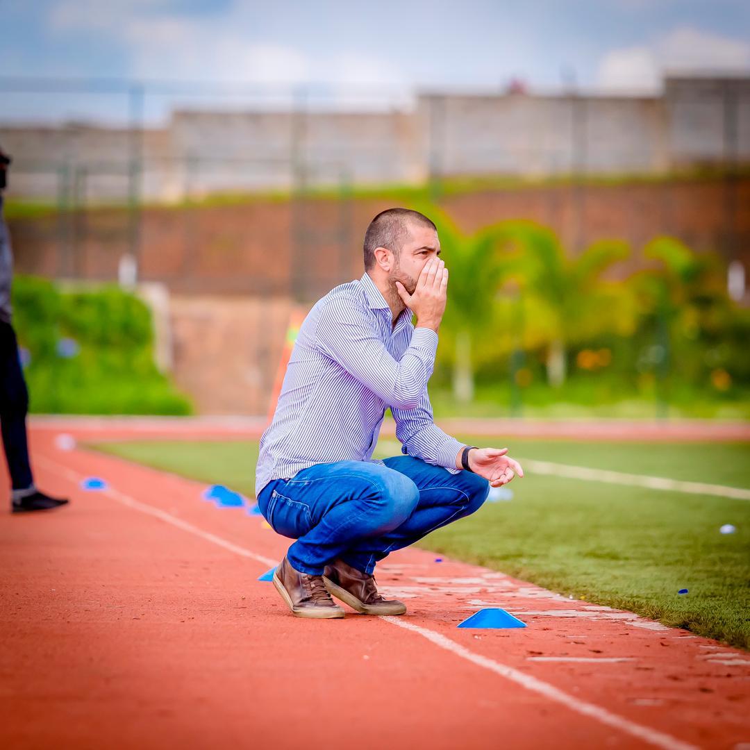 Umutoza wa Rayon Sports Julien Mette, atanga amabwiriza ku bakinnyi be