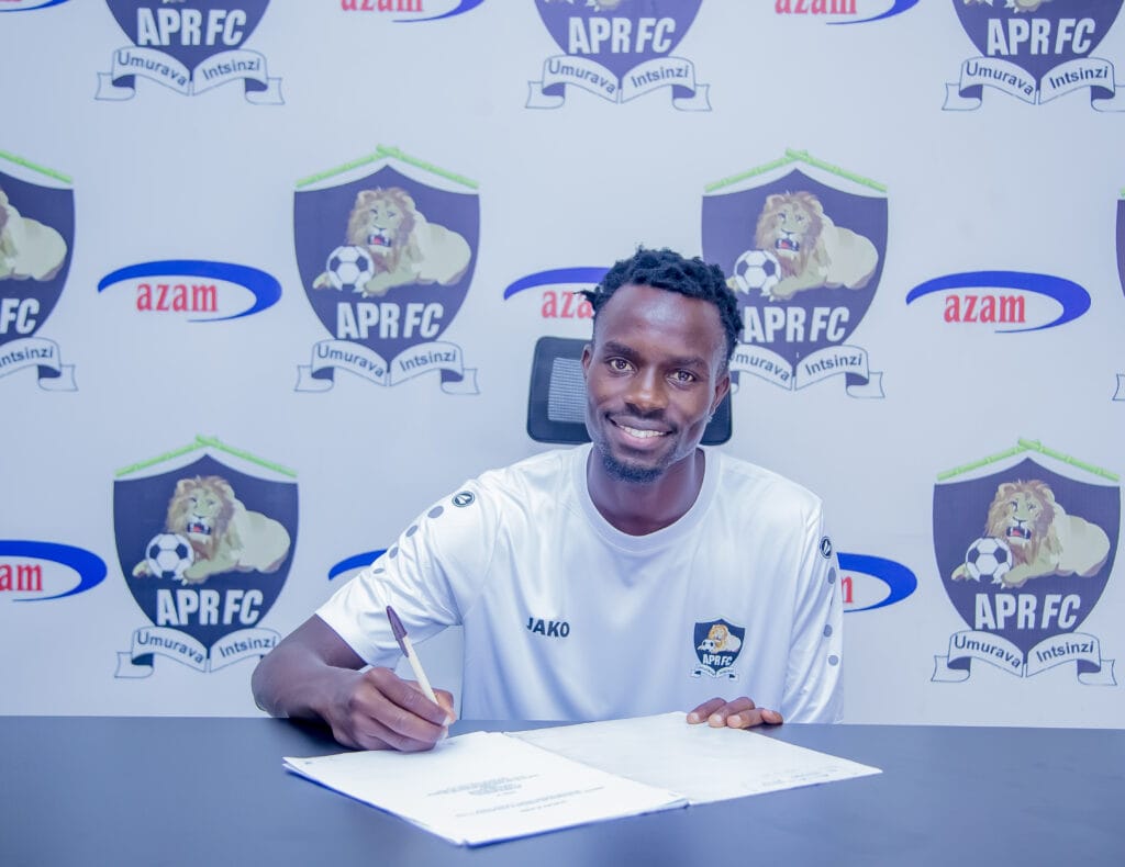 Hakim Kiwanuka asinya amasezerano