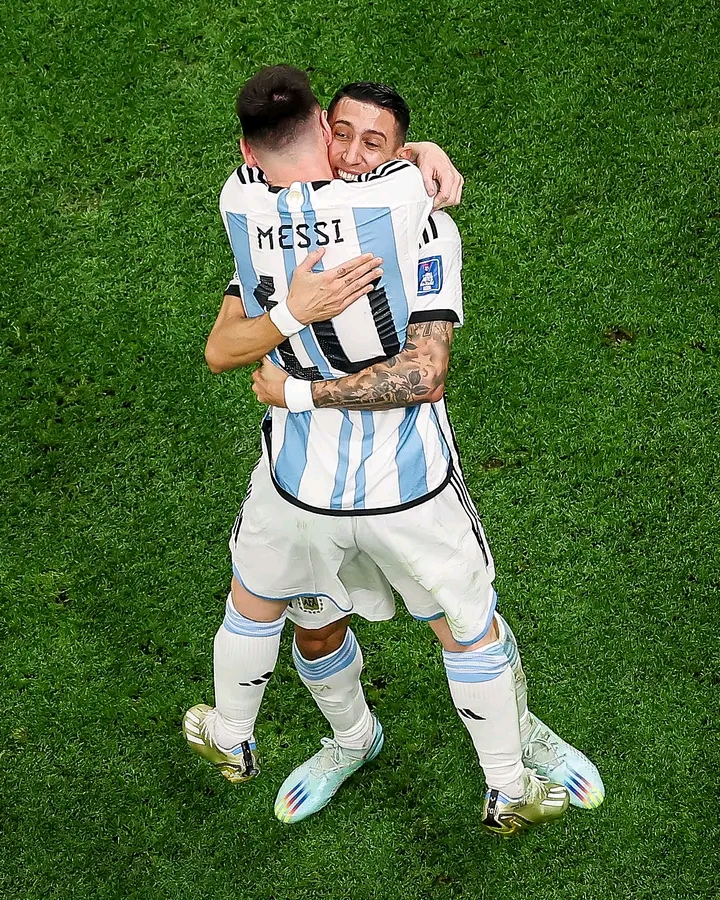 Lionel Messi yishimana na Angel Di Maria 