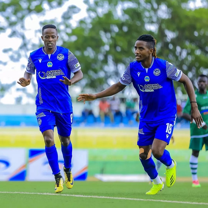 Haruna Niyonzima watsinze igitego cya mbere, afashwa na Kakule Mugheni Fabrice kucyishimira