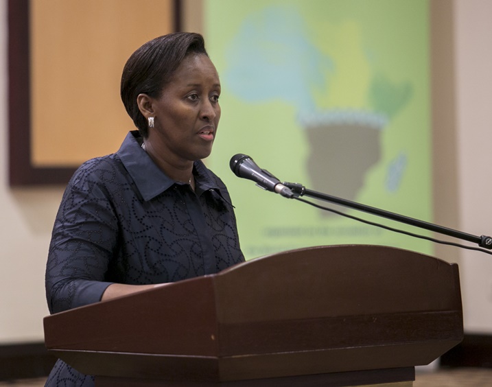 Madamu Jeannette Kagame ageza ijambo ku bitabiriye iyi nama.