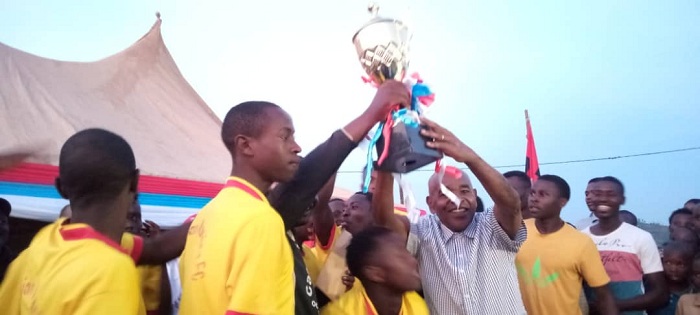 Ikipe y'umupira w'amaguru ya Rukira yatahanye igikombe