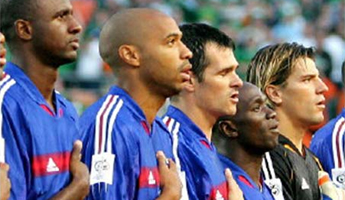 Mu Bufaransa ngo ni abakinnyi bacye baririmba La Marseillaise kandi bayigishwa iyo binjiye mu ikipe.