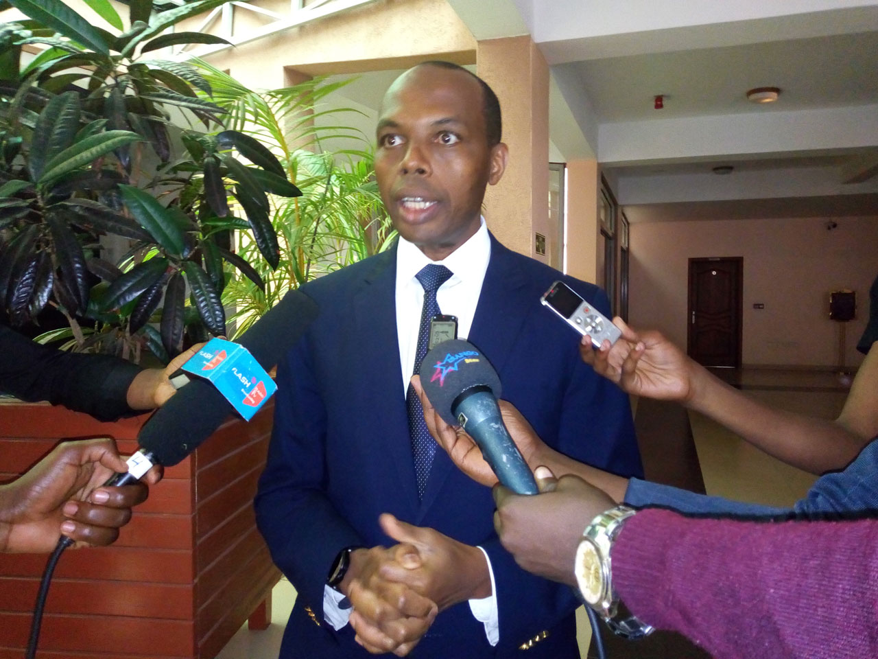 Francis Gatare asanga abanyeshuri barimo kurangiza mu by'ubucukuzi ari igisubizo ku kibazo cy'ubumenyi buke bwagaragaraga mu gucukura amabuye y'agaciro