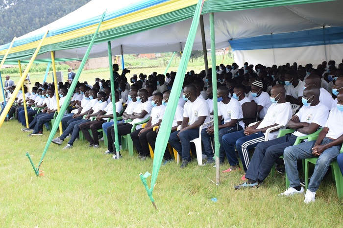 Biyemeje gufatanya n'abandi gukorera Igihugu