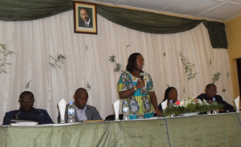 Guverineri Uwamariya Odette na bamwe mu bayobozi b