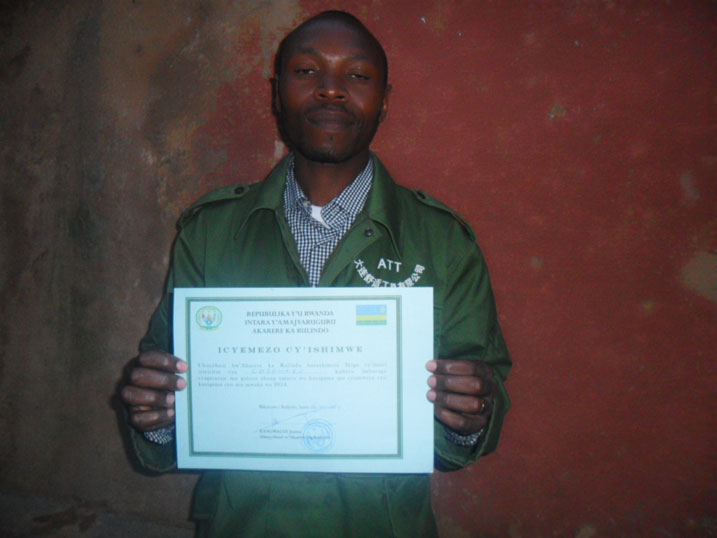 Furaha avuga ko basanga abana mu miryango no ku mashuri bakabigisha ibyiza byo kwizigamira.