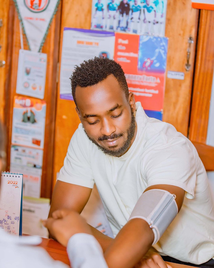 Umunyezamu Kimenyi Yves akaba na kapiteni wa Kiyovu Sports akorerwa isuzuma ry'ubuzima