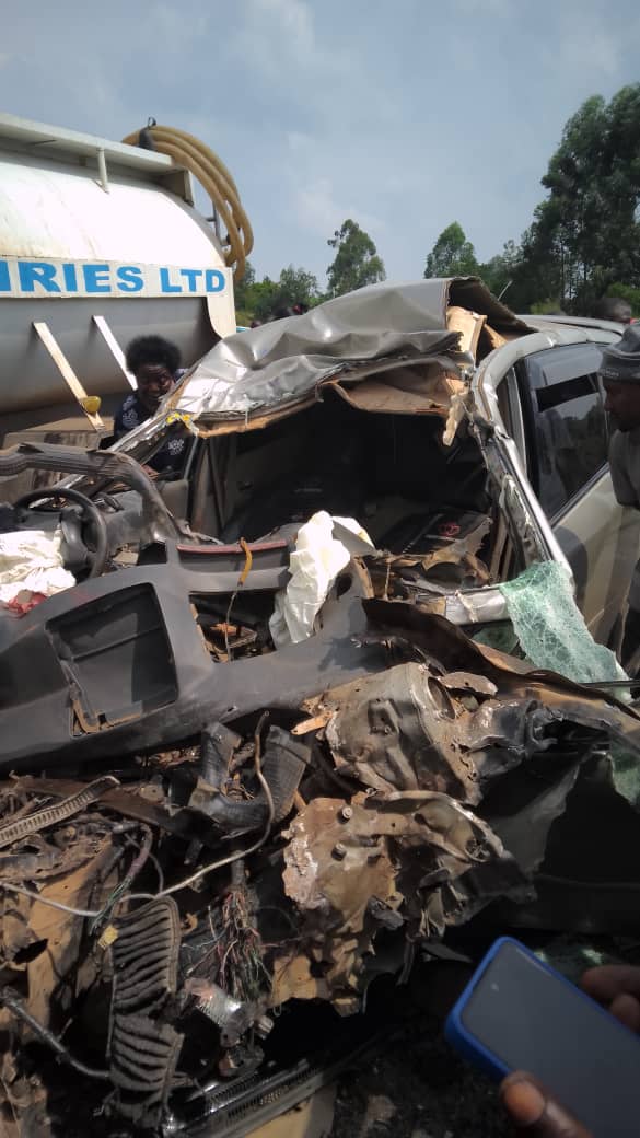 Imodoka yari arimo yarangiritse bikomeye