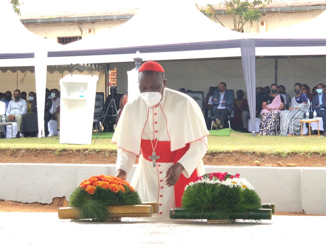 Karidinali Kambanda Antoine na we yaje kwifatanya n'abaturage b'Umurenge wa Gahanga Kwibuka