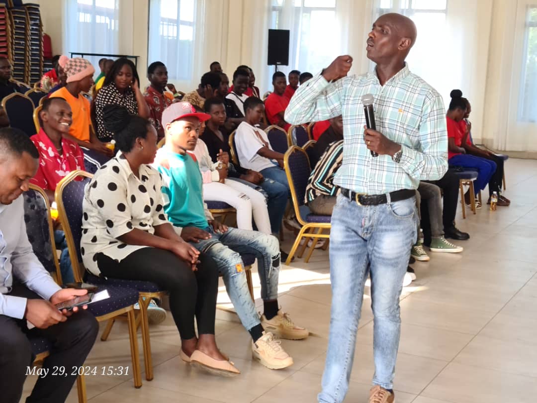 Umunyamabanga Nshingwabikorwa w'Umurenge wa Gahanga, Emmanuel Rutubuka, yabaganirije ku mateka yo hambere, abereka ko aho u Rwanda rugeze hashimishije, ko nk'urubyiruko ari bo bafite uruhare runini mu kugena ahazaza h'u Rwanda