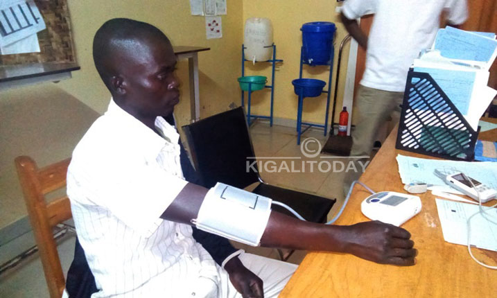 Akimara gukurwa mu kirombe yajyanywe kwa Muganga kugira ngo bamenye uko ubuzima bwe bumeze