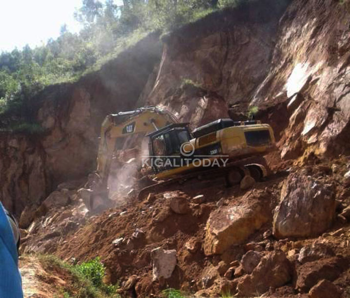 Hifashishijwe imashini icukura nyuma yo kunanirwa kw'abaturage