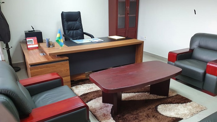 Ibiro by'abayobozi birimo ibikoresho bijyanye n'igihe