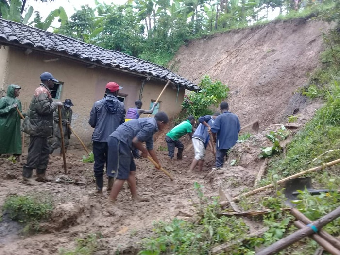 Urubyiruko rw'abakorerabushake bagenda batanga ubutabazi ahantu hanyuranye