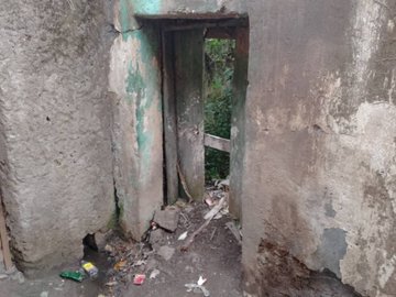 Abaturage barasaba ubuyobozi kugira icyo bakora igasenywa