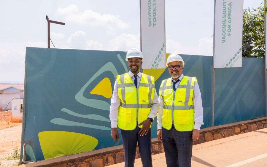 Minisitiri Dr. Sabin Nsanzimana n' Umuyobozi wa OMS Dr. Tedros