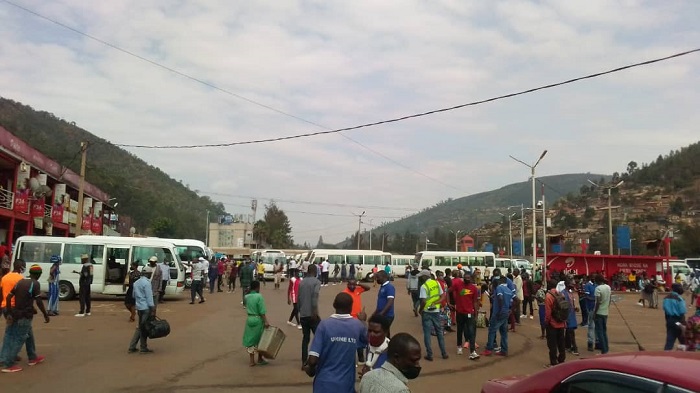 Muri gare ya Nyabugogo ho imodoka zari nke kuko ngo zari zagiye kuvana abanyeshuri mu Ntara