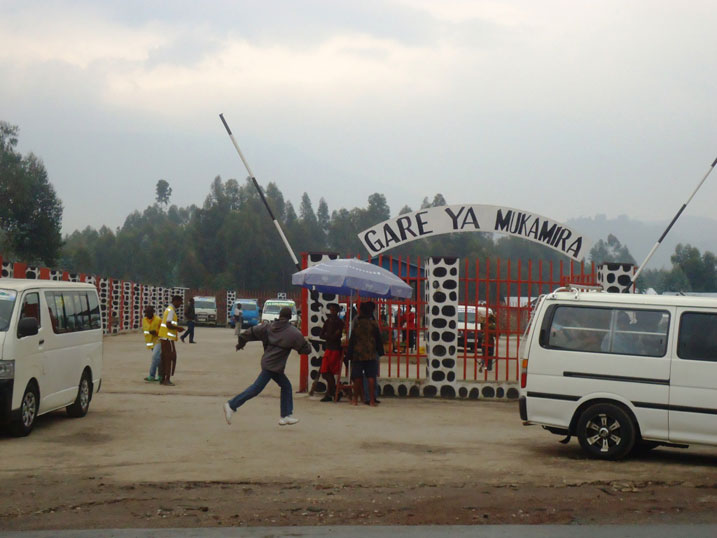 Gare yubatswe muri Mukamira yaciye akajagari k'amamodoka.