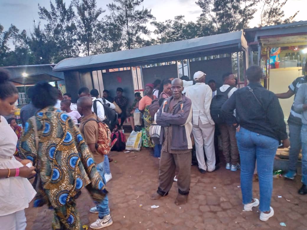 Muri za gare abantu ni benshi