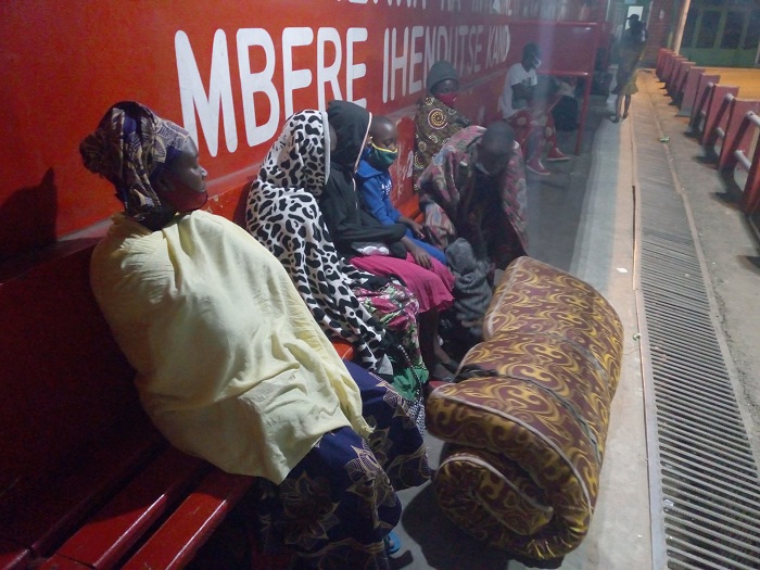 Muri gare ya Muhanga hari ababuze imodoka bituma batarara mu ngo iwabo ngo bizihizanye Noheli n