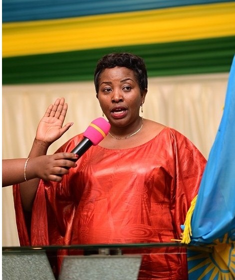 Umuyobozi Nshingwabikorwa w'Akarere ka Gasabo, Umwali Pauline ni we wabasezeranyije 