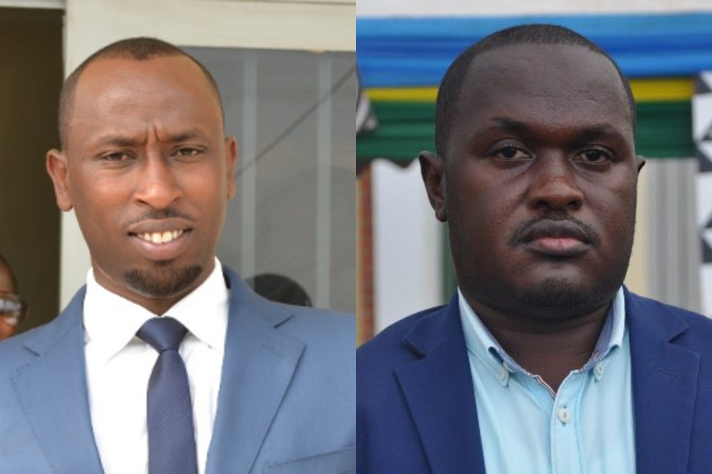 Bernard Bayasese (wambaye karuvati) yagizwe Umuyobozi Nshingwabikorwa w'Akarere ka Gasabo, hamwe na Alexis Ingangare (iburyo) wagizwe Umuyobozi Nshingwabikorwa w'Akarere ka Nyarugenge