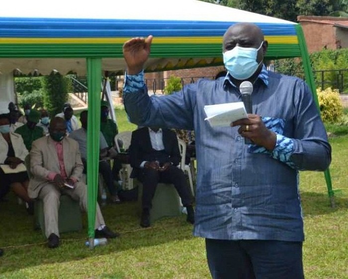 Guverineri Gasana asaba ipmande zombi kubana neza kuko ari byo birimo inyungu