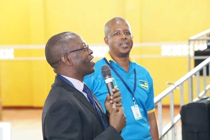 Gasana Jerome umuyobozi wa WDA ari mu batoza b'izi ntore.