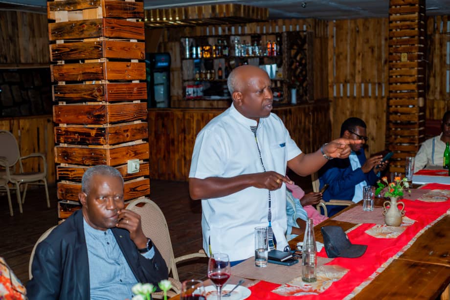 Dr. Gasasira Jean Baptiste yabatumiye muri Rutsiro ku kiyaga cya Kivu aho yubatse Hoteli ifasha abakeneye kuruhuka