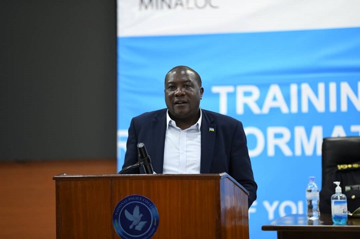 Minisitiri Gatabazi yabasabye kubakira ku muco w