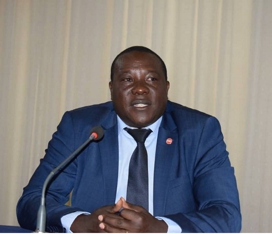 Minisitiri Gatabazi yasobanuye ibyo gufungura utubari mu byiciro