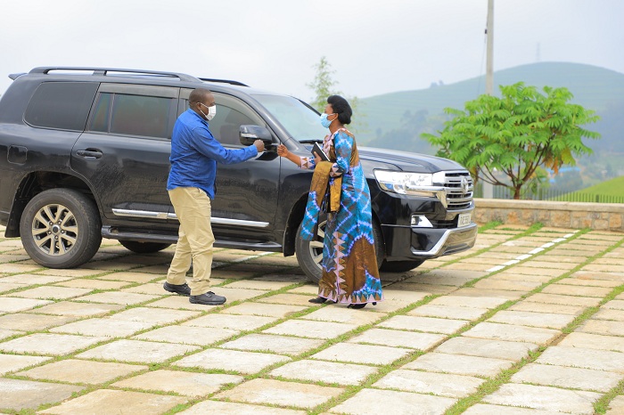 Minisitiri Gatabazi yakiriwe n'umuyobozi w'Akarere ka Rutsiro