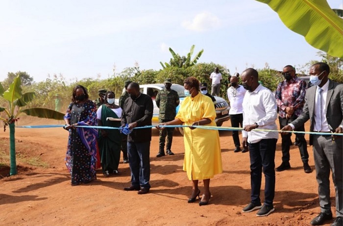 Minisitiri Gatabazi yatashye ku mugaragaro imidugudu yubakiwe abatishoboye